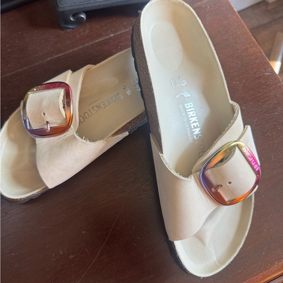 Birkenstock Beige Sandals with Multicolor Buckle - Picture 1 of 3